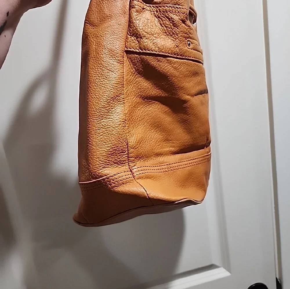 B. Makowsky Genuine Leather Drawstring Hobo Bucket Bag Camel Tan